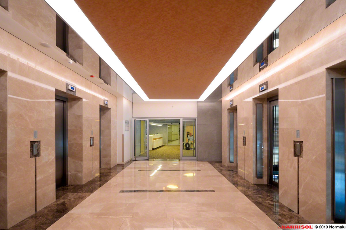 Acibadem Hospital avec Barrisol Mirror ceilings