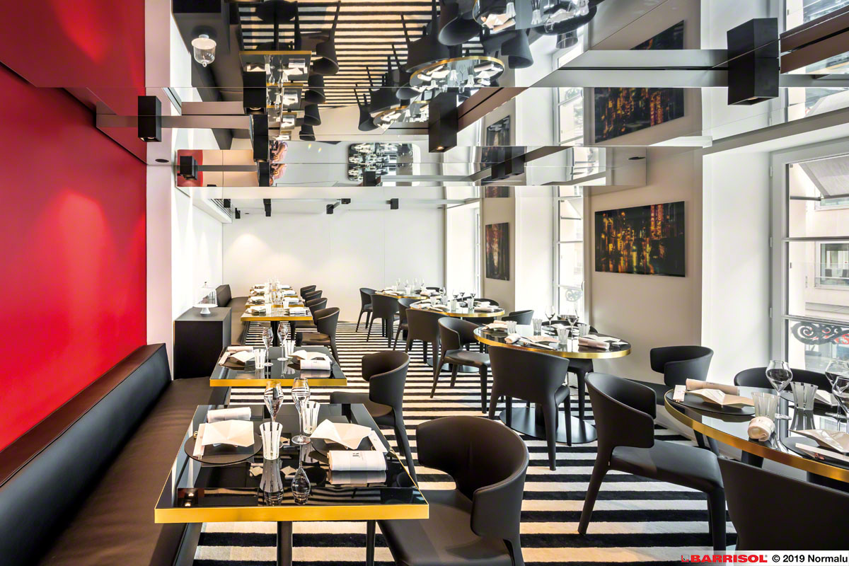 Restaurant Paris avec plafonds Barrisol Mirror