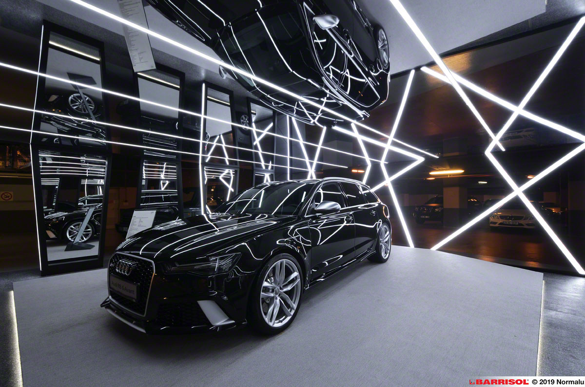 Showroom Audi - Barrisol Mirror Noir & light lines